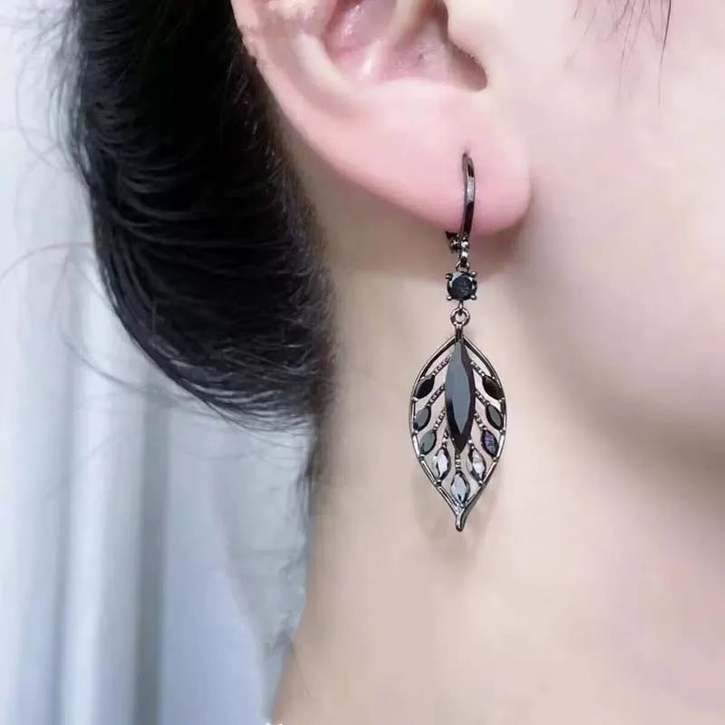 New Fashion Black Crystal Leaf Tassel Drop Earrings For Women Exquisite Micro Inlaid Cubic Zircon Leaves Earring Wedding Jewelry