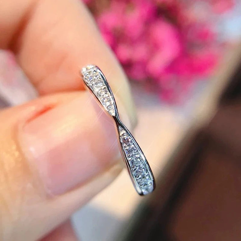 Twist Moissanite Ring ✨